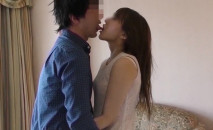 為了經營的商店・・・一個熟女人妻獲得一筆貸款，條件是她必須接受陌生人的雞巴