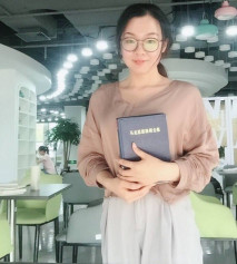 精品泄密流出極品反差婊沈陽師大騷貨鐘曉茜 大尺度自拍暑假在家穿著情趣內衣和網友視頻