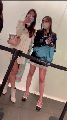 KFC原创 模特级美女试服装 短裙丁字裤