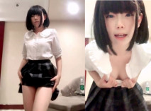 【阿小小】超美在校學生 制服的誘惑 美腿粉穴懟屏掰穴自慰