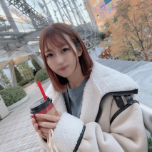 首次攝影・露臉！！ 限定版！！ 在保育專門學校上學的可愛少女其實是隱藏的巨乳肉食系···那個苗條F罩杯美體2次連續生中出！！