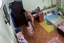 《監控破解》美少婦白天就要做愛可惜老公的雞巴不頂用怎麼弄都不行一會就軟了