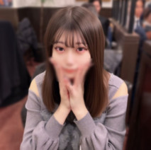 女大學生潮吹床單濕透。她翻著白眼，低聲呻吟著達到高潮，被中出2次。就業前的地獄之旅就此展開。