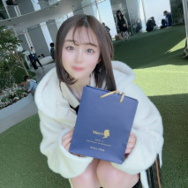 首次攝影・露臉！！ 反差萌已經讓人著迷了！！ 雖然很小，但是桃色美巨乳卻很可愛！！可愛得讓人想吃，今年20歲的現役女大學生最愛的生中出！！！