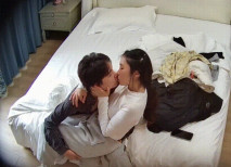 公寓酒店 大學生模樣情侶 女生直接先掏檔 男人進洞前先噴延時噴霧 現在人戰鬥力都是靠外力了-1