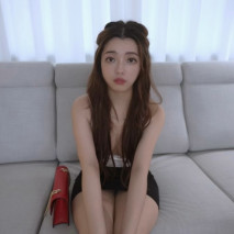 把內褲交給我 KOL。明明說了“不要衛生紙！”，卻從陰戶流出了很多愛液。 插入淫蕩的肉體達到高潮！