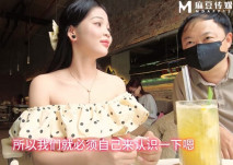 【街頭獵艷】街頭搭訕王 - 搭訕越南粉嫩白虎嫩妹肆意玩穴 汁水都被逗出來了 換上絲襪主動乘莖