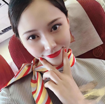 【2023年白金泄密4K版】，佩戴價值30萬勞力士土豪，玩弄真實空姐，做愛中途操尿，深喉，啪啪性愛視頻泄露