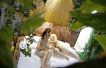 眼鏡哥酒店約炮白白嫩嫩的美女同事各種姿勢幹她的小嫩逼