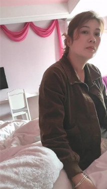 網戀奔現大叔酒店約炮身材豐滿的熟女大姐射了她滿滿的一B完美露臉