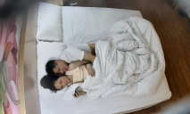 2023-2-2最新流出酒店高清偷拍 哥哥又去廣東打工了半夜和嫂子開房偷情一邊看著背德家族一邊操逼特別嗨