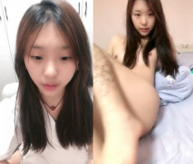 外表文靜新人妹妹！超能美穴自慰！小男友加入，按住雙腿正入，翹起美臀求操，進進出出舒服的呻吟