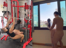 推特紅人健身達人【諺哥】深蹲口交，騎電驢操逼，巨屌彈鋼琴，卧推操逼，聖水調教男奴