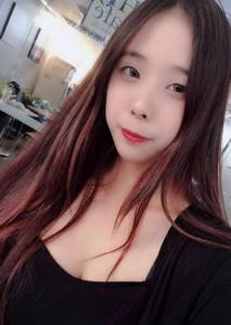 大奶妹在家自拍