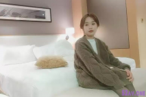 李尋歡深夜約了個長相甜美萌妹偷拍啪啪，苗條身材口交舔弄上位騎坐