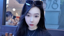 害羞女友性愛自拍，對鏡頭有點抗拒，男友強行拿開她的手邊肏邊拍她