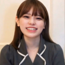 【無】初3P！非常可愛的偶像臉美女！ 身材嬌小被兩根肉棒同時插入上面的口和下面口中 ⤴ 大叔兩個人共計4發（一發吞精，中出3發）