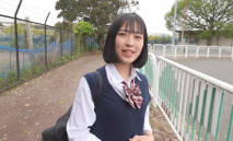 首次攝影・露臉！！ 害羞和正在發育的身體太美了，清秀可愛的女學生……在畢業前還沒有污穢的這一瞬間，我污染了順從的她，然後射精到陰道內。