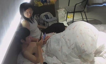 流出酒店偷拍 打王者的眼鏡學妹被男友走後門拿走第一次肛交